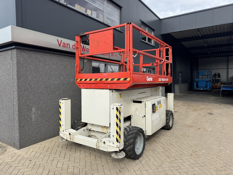 Genie GS 4069 RT Hoogwerker / Arbeitsbuhne 14mtr werkhoogte 4x4 Kubota DIESEL 2014 - Škarasta podizna platforma: slika Genie GS 4069 RT Hoogwerker / Arbeitsbuhne 14mtr werkhoogte 4x4 Kubota DIESEL 2014 - Škarasta podizna platforma Genie GS 4069 RT Hoogwerker / Arbeitsbuhne 14mtr werkhoogte 4x4 Kubota DIESEL 2014 - Škarasta podizna platforma: slika Genie GS 4069 RT Hoogwerker / Arbeitsbuhne 14mtr werkhoogte 4x4 Kubota DIESEL 2014 - Škarasta podizna platforma