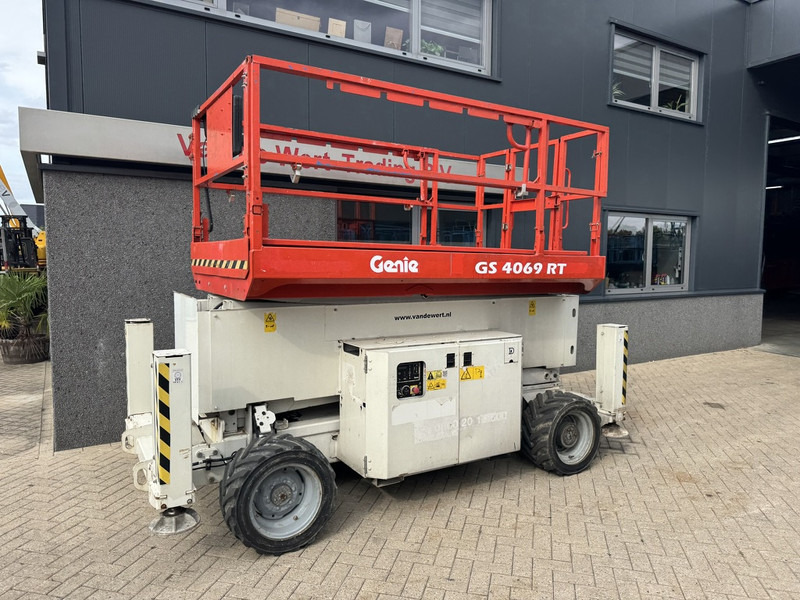 Genie GS 4069 RT Hoogwerker / Arbeitsbuhne 14mtr werkhoogte 4x4 Kubota DIESEL 2014 - Škarasta podizna platforma: slika Genie GS 4069 RT Hoogwerker / Arbeitsbuhne 14mtr werkhoogte 4x4 Kubota DIESEL 2014 - Škarasta podizna platforma Genie GS 4069 RT Hoogwerker / Arbeitsbuhne 14mtr werkhoogte 4x4 Kubota DIESEL 2014 - Škarasta podizna platforma: slika Genie GS 4069 RT Hoogwerker / Arbeitsbuhne 14mtr werkhoogte 4x4 Kubota DIESEL 2014 - Škarasta podizna platforma