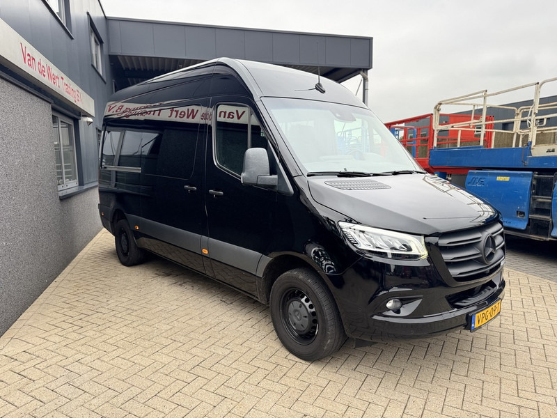 Mercedes-Benz 317 CDI L2H2 Dubbel Cabine 2022 LED - MBUX- Trekhaak - Geveerde Stoelen - All Season Banden - APK 2-2026 - Furgon: slika Mercedes-Benz 317 CDI L2H2 Dubbel Cabine 2022 LED - MBUX- Trekhaak - Geveerde Stoelen - All Season Banden - APK 2-2026 - Furgon Mercedes-Benz 317 CDI L2H2 Dubbel Cabine 2022 LED - MBUX- Trekhaak - Geveerde Stoelen - All Season Banden - APK 2-2026 - Furgon: slika Mercedes-Benz 317 CDI L2H2 Dubbel Cabine 2022 LED - MBUX- Trekhaak - Geveerde Stoelen - All Season Banden - APK 2-2026 - Furgon