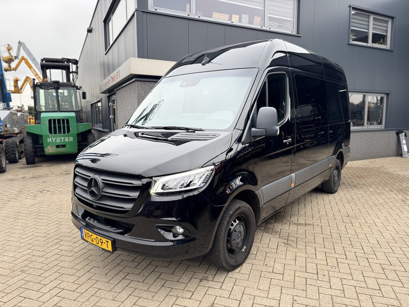 Mercedes-Benz 317 CDI L2H2 Dubbel Cabine 2022 LED - MBUX- Trekhaak - Geveerde Stoelen - All Season Banden - APK 2-2026 - Furgon: slika Mercedes-Benz 317 CDI L2H2 Dubbel Cabine 2022 LED - MBUX- Trekhaak - Geveerde Stoelen - All Season Banden - APK 2-2026 - Furgon Mercedes-Benz 317 CDI L2H2 Dubbel Cabine 2022 LED - MBUX- Trekhaak - Geveerde Stoelen - All Season Banden - APK 2-2026 - Furgon: slika Mercedes-Benz 317 CDI L2H2 Dubbel Cabine 2022 LED - MBUX- Trekhaak - Geveerde Stoelen - All Season Banden - APK 2-2026 - Furgon