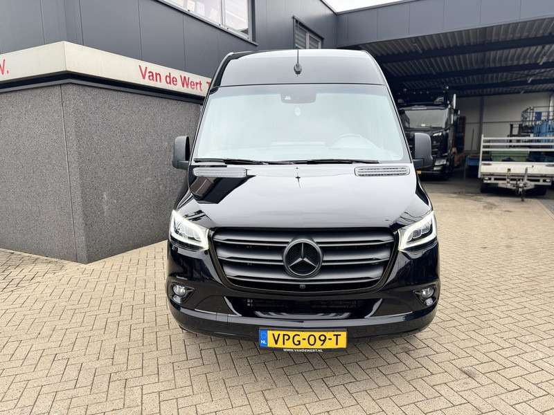 Mercedes-Benz 317 CDI L2H2 Dubbel Cabine 2022 LED - MBUX- Trekhaak - Geveerde Stoelen - All Season Banden - APK 2-2026 - Furgon: slika Mercedes-Benz 317 CDI L2H2 Dubbel Cabine 2022 LED - MBUX- Trekhaak - Geveerde Stoelen - All Season Banden - APK 2-2026 - Furgon Mercedes-Benz 317 CDI L2H2 Dubbel Cabine 2022 LED - MBUX- Trekhaak - Geveerde Stoelen - All Season Banden - APK 2-2026 - Furgon: slika Mercedes-Benz 317 CDI L2H2 Dubbel Cabine 2022 LED - MBUX- Trekhaak - Geveerde Stoelen - All Season Banden - APK 2-2026 - Furgon