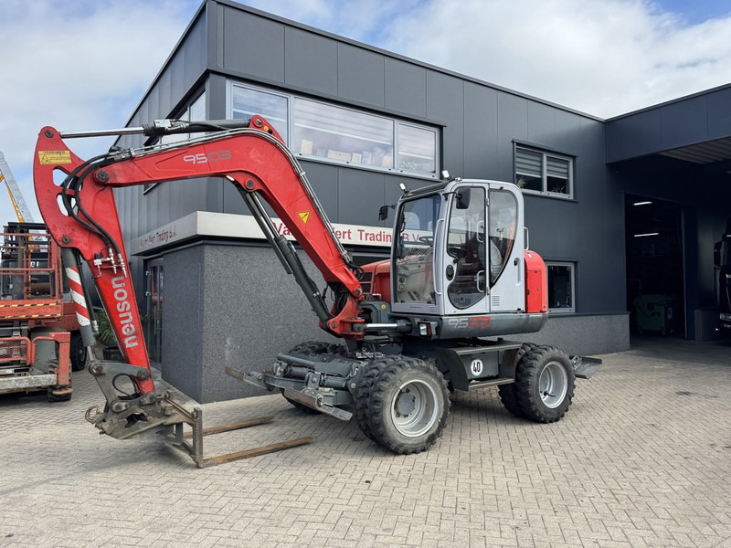 Neuson 9503 WD Mobiele Kraan 2009 Palletvork, Smalle Bak / Breede Bak 8860hours Deutz Diesel. - Autodizalica: slika Neuson 9503 WD Mobiele Kraan 2009 Palletvork, Smalle Bak / Breede Bak 8860hours Deutz Diesel. - Autodizalica Neuson 9503 WD Mobiele Kraan 2009 Palletvork, Smalle Bak / Breede Bak 8860hours Deutz Diesel. - Autodizalica: slika Neuson 9503 WD Mobiele Kraan 2009 Palletvork, Smalle Bak / Breede Bak 8860hours Deutz Diesel. - Autodizalica