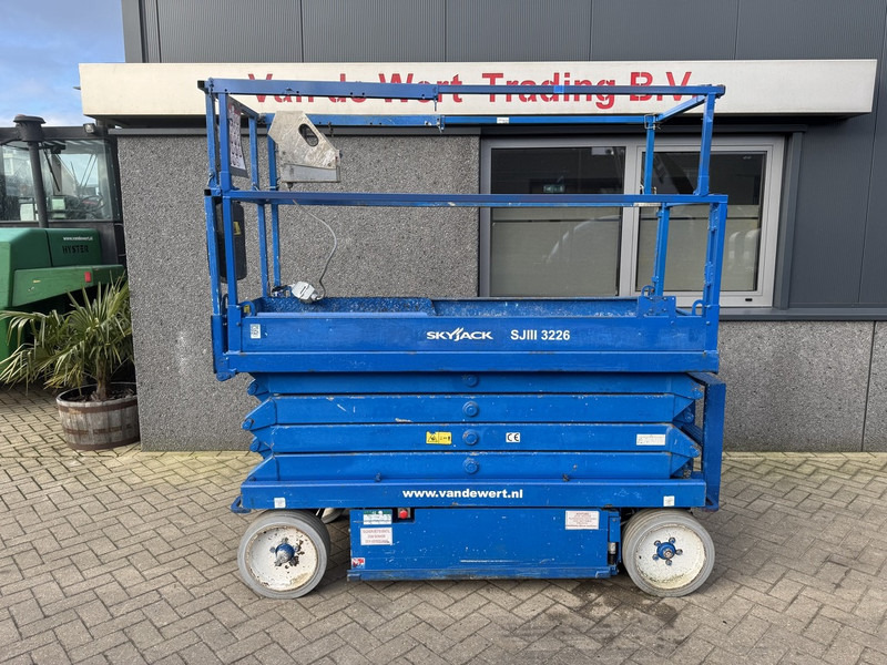 Skyjack SJ 3226 - Škarasta podizna platforma: slika Skyjack SJ 3226 - Škarasta podizna platforma Skyjack SJ 3226 - Škarasta podizna platforma: slika Skyjack SJ 3226 - Škarasta podizna platforma