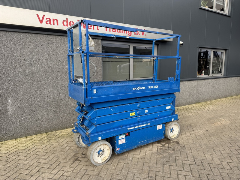 Skyjack SJ 3226 - Škarasta podizna platforma: slika Skyjack SJ 3226 - Škarasta podizna platforma Skyjack SJ 3226 - Škarasta podizna platforma: slika Skyjack SJ 3226 - Škarasta podizna platforma