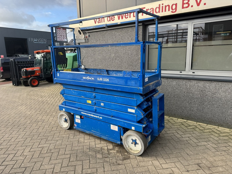 Skyjack SJ 3226 - Škarasta podizna platforma: slika Skyjack SJ 3226 - Škarasta podizna platforma Skyjack SJ 3226 - Škarasta podizna platforma: slika Skyjack SJ 3226 - Škarasta podizna platforma