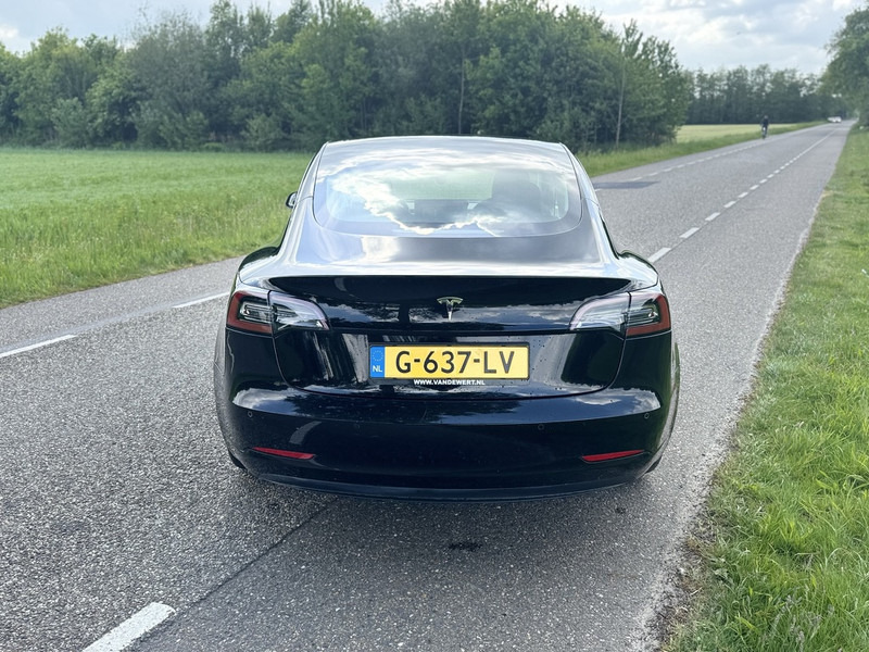 Tesla Model 3 - Automobil: slika Tesla Model 3 - Automobil Tesla Model 3 - Automobil: slika Tesla Model 3 - Automobil