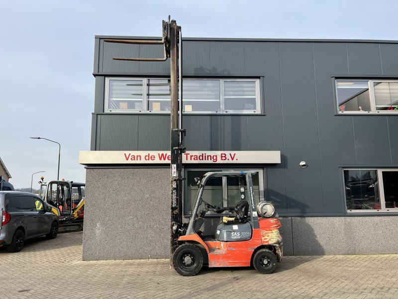 Toyota 42 7FGF 25 - Plinski viličar: slika Toyota 42 7FGF 25 - Plinski viličar Toyota 42 7FGF 25 - Plinski viličar: slika Toyota 42 7FGF 25 - Plinski viličar