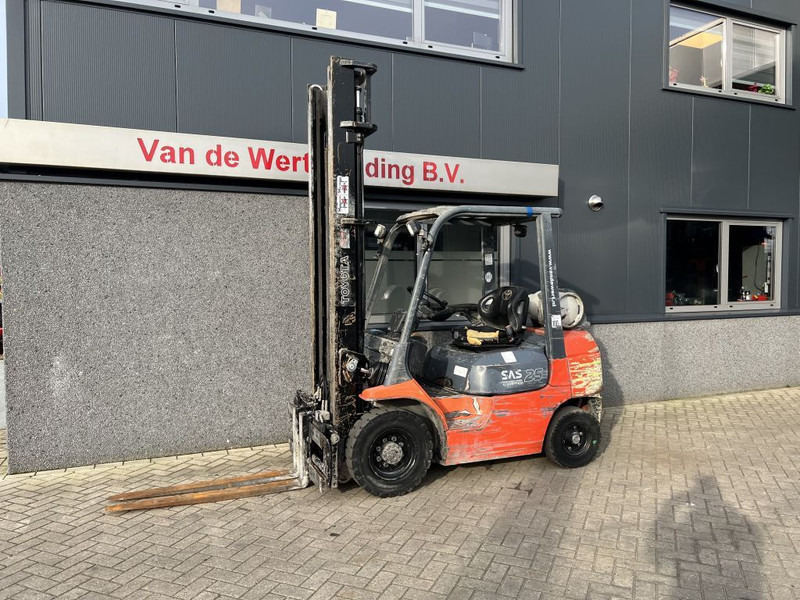 Toyota 42 7FGF 25 - Plinski viličar: slika Toyota 42 7FGF 25 - Plinski viličar Toyota 42 7FGF 25 - Plinski viličar: slika Toyota 42 7FGF 25 - Plinski viličar