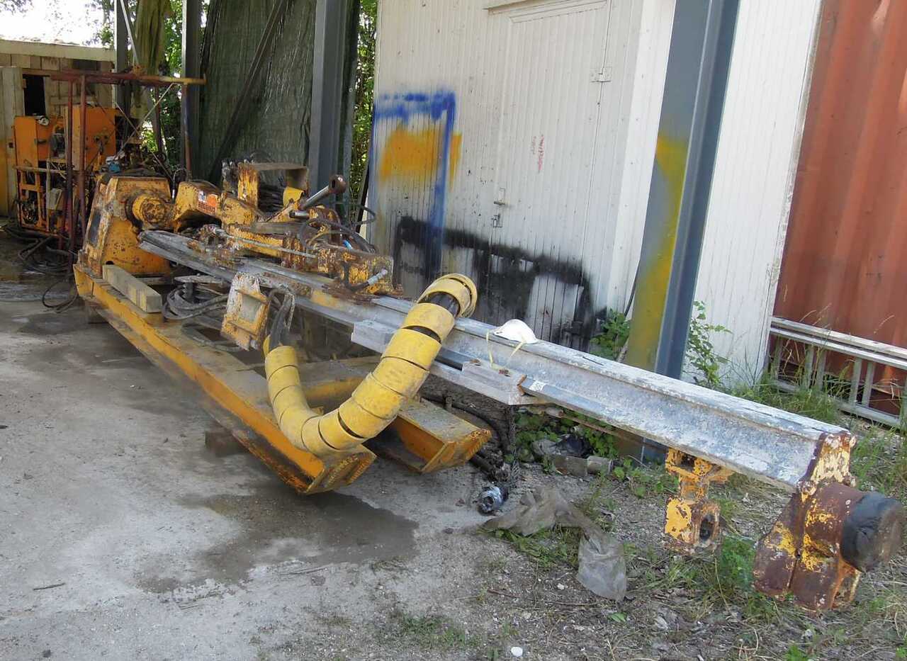 AtlasCopco BUT 6 EH drill boom - Stroj za bušenje tunela: slika AtlasCopco BUT 6 EH drill boom - Stroj za bušenje tunela AtlasCopco BUT 6 EH drill boom - Stroj za bušenje tunela: slika AtlasCopco BUT 6 EH drill boom - Stroj za bušenje tunela