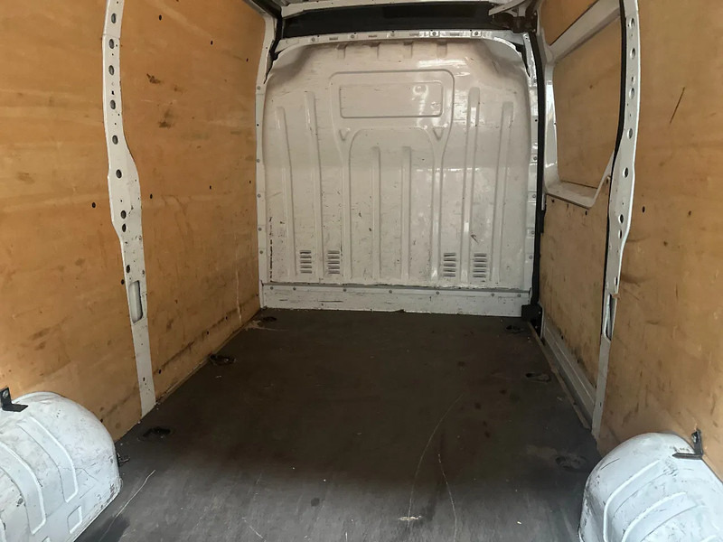 Renault Master 2.3 - Furgon: slika Renault Master 2.3 - Furgon Renault Master 2.3 - Furgon: slika Renault Master 2.3 - Furgon