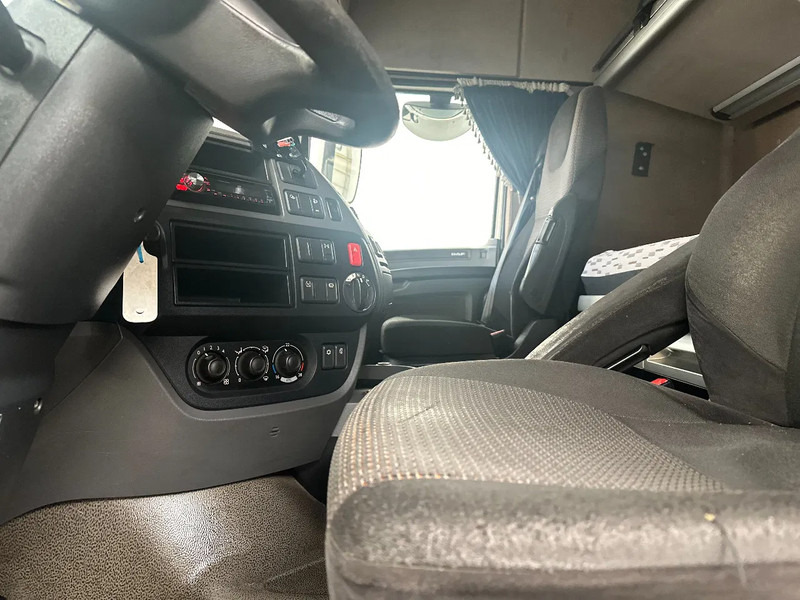 Tegljač DAF XF 106.460 SPACECAB: slika Tegljač DAF XF 106.460 SPACECAB