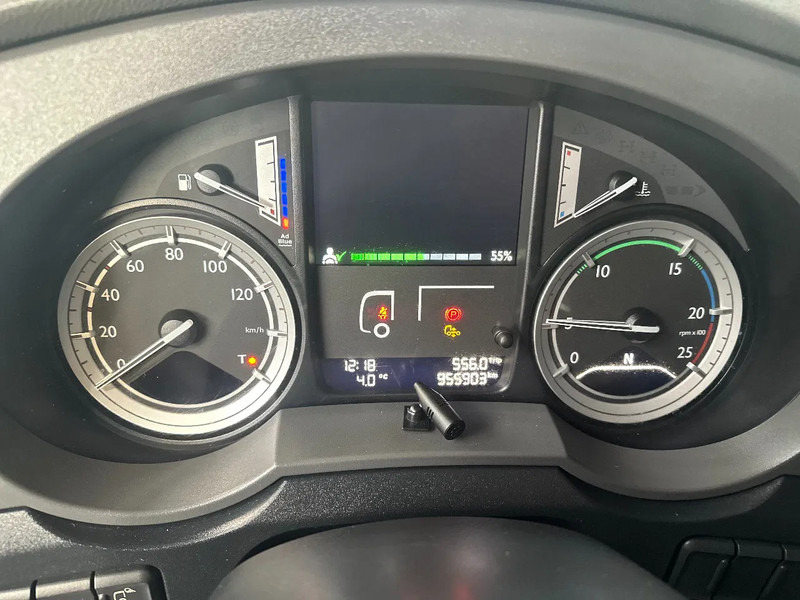 Tegljač DAF XF 106.460 SPACECAB: slika Tegljač DAF XF 106.460 SPACECAB