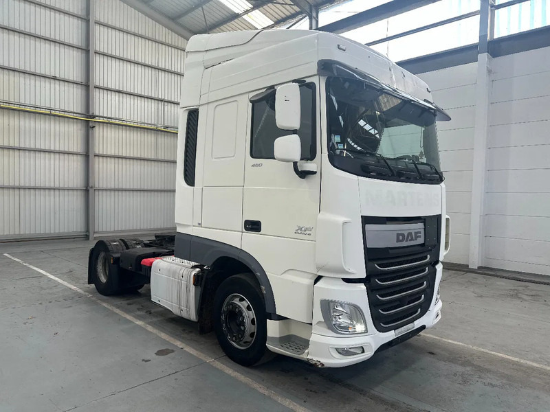 Tegljač DAF XF 106.460 SPACECAB: slika Tegljač DAF XF 106.460 SPACECAB
