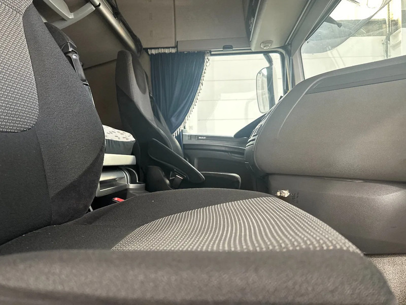 Tegljač DAF XF 106.460 SPACECAB: slika Tegljač DAF XF 106.460 SPACECAB