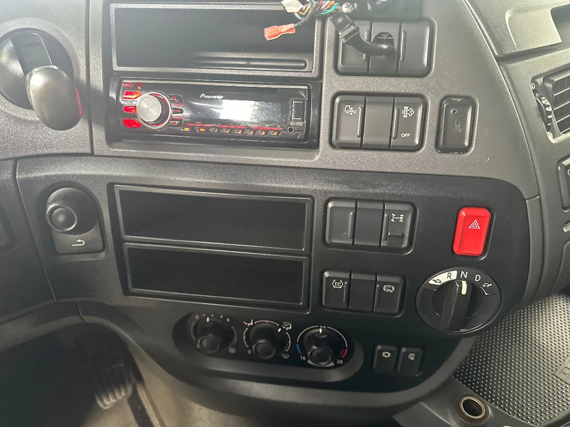Tegljač DAF XF 106.460 SPACECAB: slika Tegljač DAF XF 106.460 SPACECAB