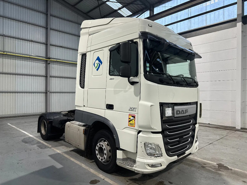 Tegljač DAF XF 106.460 Spacecab: slika Tegljač DAF XF 106.460 Spacecab