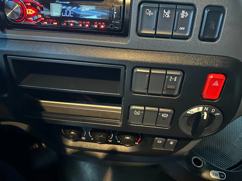 Tegljač DAF XF 106.460 Spacecab: slika Tegljač DAF XF 106.460 Spacecab