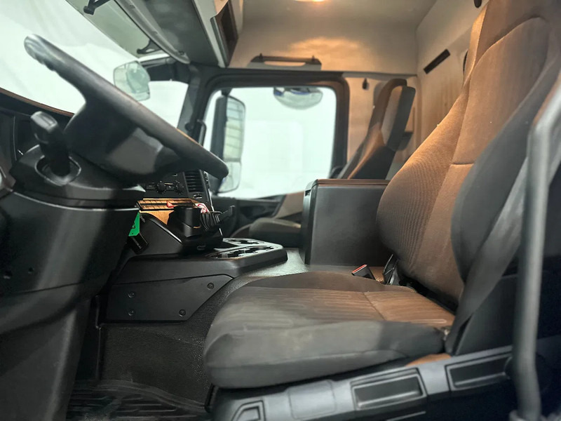 Tegljač Mercedes-Benz Antos 1833 AIRCO / 352385 km: slika Tegljač Mercedes-Benz Antos 1833 AIRCO / 352385 km