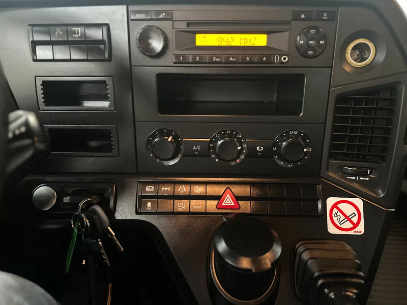 Tegljač Mercedes-Benz Antos 1833 AIRCO / 352385 km: slika Tegljač Mercedes-Benz Antos 1833 AIRCO / 352385 km