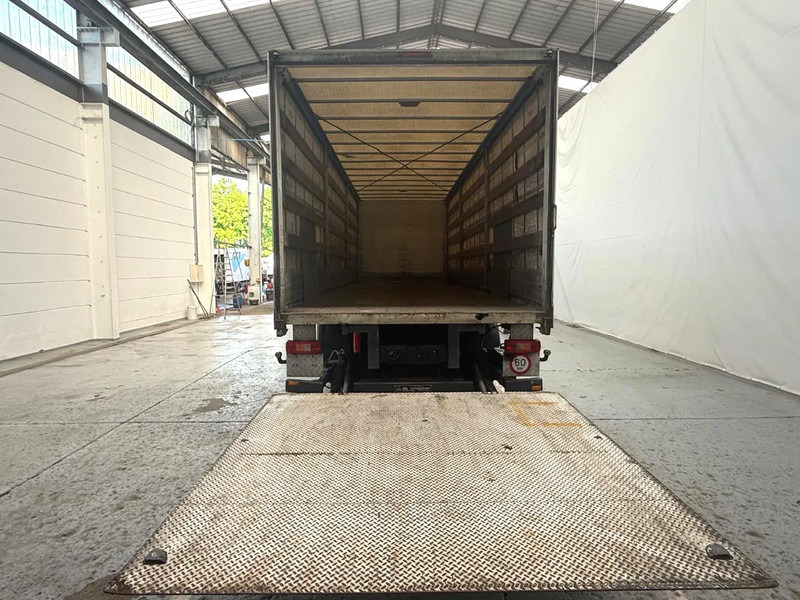 Volvo FM 330 / Essieu relevable et directionnel / Steerable lift axle / Lift as en stuuras - Kamion s ceradom: slika Volvo FM 330 / Essieu relevable et directionnel / Steerable lift axle / Lift as en stuuras - Kamion s ceradom Volvo FM 330 / Essieu relevable et directionnel / Steerable lift axle / Lift as en stuuras - Kamion s ceradom: slika Volvo FM 330 / Essieu relevable et directionnel / Steerable lift axle / Lift as en stuuras - Kamion s ceradom