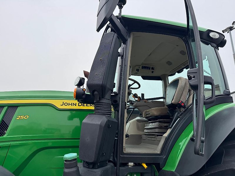 Zakup  John Deere 6R250 AP 50KM COMMAND-PRO FH+FA 2022 2800 UUR!!! John Deere 6R250 AP 50KM COMMAND-PRO FH+FA 2022 2800 UUR!!!: slika Zakup  John Deere 6R250 AP 50KM COMMAND-PRO FH+FA 2022 2800 UUR!!! John Deere 6R250 AP 50KM COMMAND-PRO FH+FA 2022 2800 UUR!!!