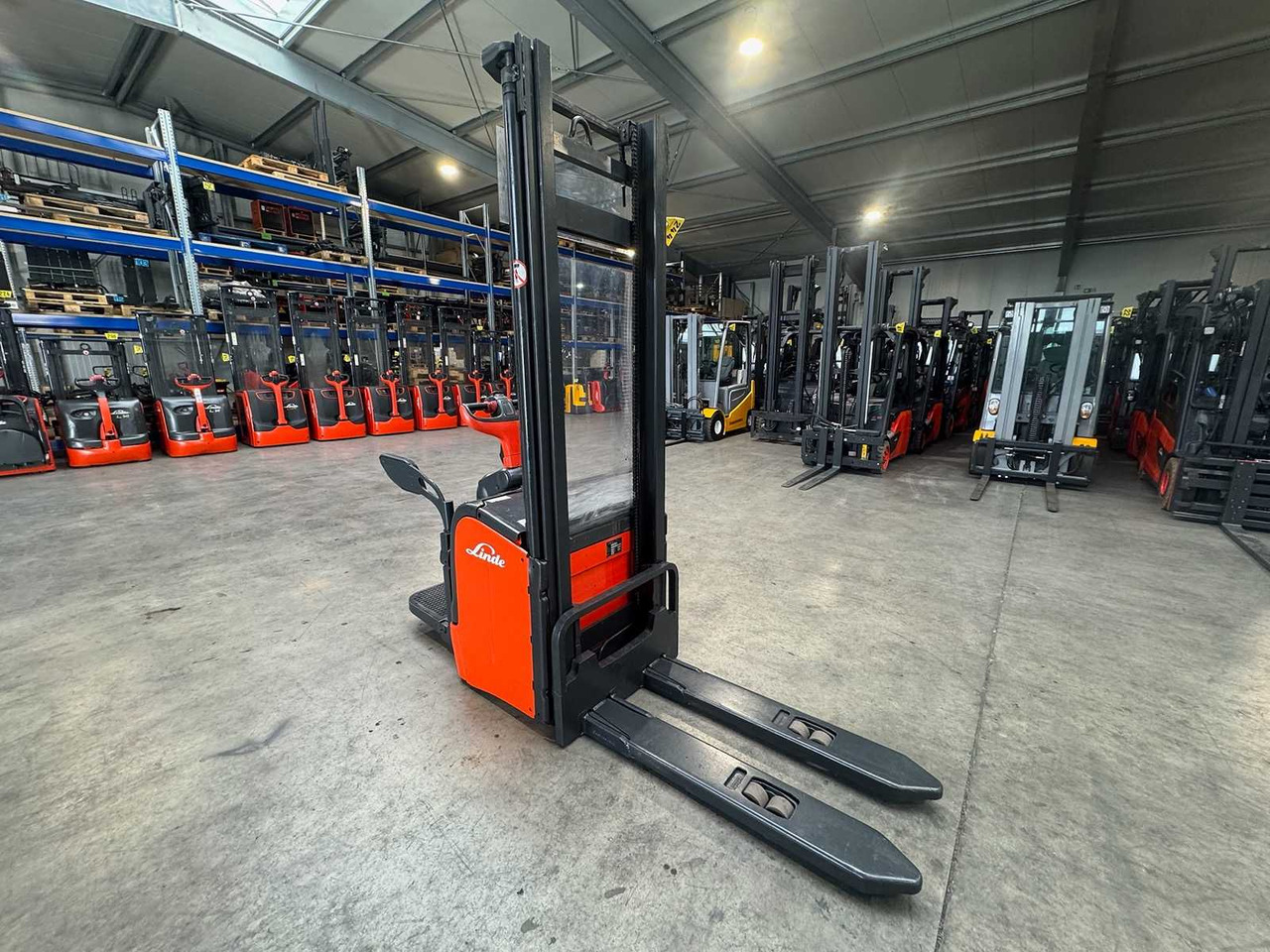 04/2012 SERVICE +UVV 10/2026 LINDE L14AP 1.400KG PALLET TRUCK ANT 2.364 HOURS - Viličar: slika 04/2012 SERVICE +UVV 10/2026 LINDE L14AP 1.400KG PALLET TRUCK ANT 2.364 HOURS - Viličar 04/2012 SERVICE +UVV 10/2026 LINDE L14AP 1.400KG PALLET TRUCK ANT 2.364 HOURS - Viličar: slika 04/2012 SERVICE +UVV 10/2026 LINDE L14AP 1.400KG PALLET TRUCK ANT 2.364 HOURS - Viličar