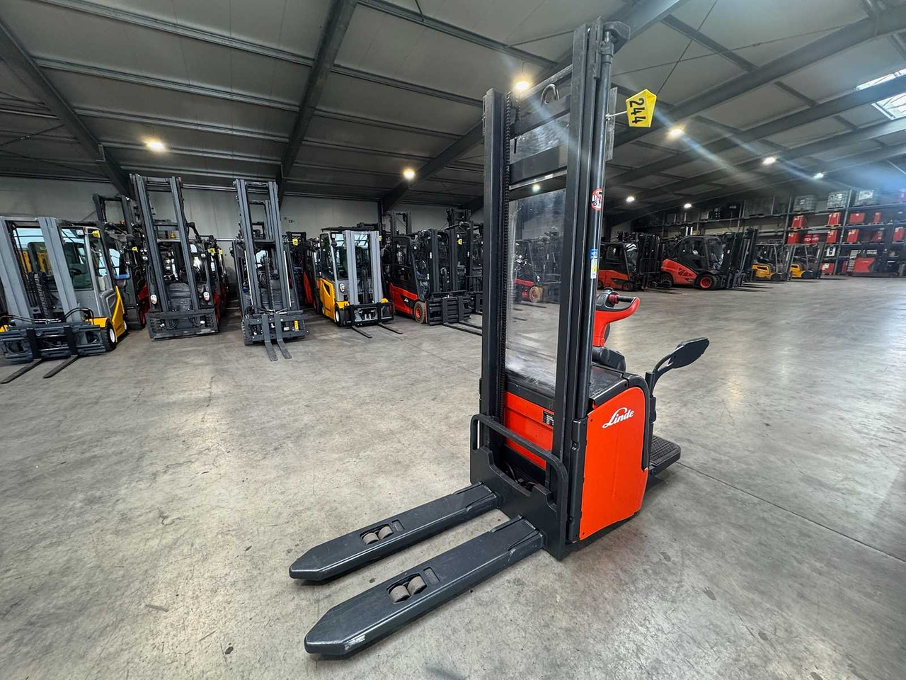 04/2012 SERVICE +UVV 10/2026 LINDE L14AP 1.400KG PALLET TRUCK ANT 2.364 HOURS - Viličar: slika 04/2012 SERVICE +UVV 10/2026 LINDE L14AP 1.400KG PALLET TRUCK ANT 2.364 HOURS - Viličar 04/2012 SERVICE +UVV 10/2026 LINDE L14AP 1.400KG PALLET TRUCK ANT 2.364 HOURS - Viličar: slika 04/2012 SERVICE +UVV 10/2026 LINDE L14AP 1.400KG PALLET TRUCK ANT 2.364 HOURS - Viličar