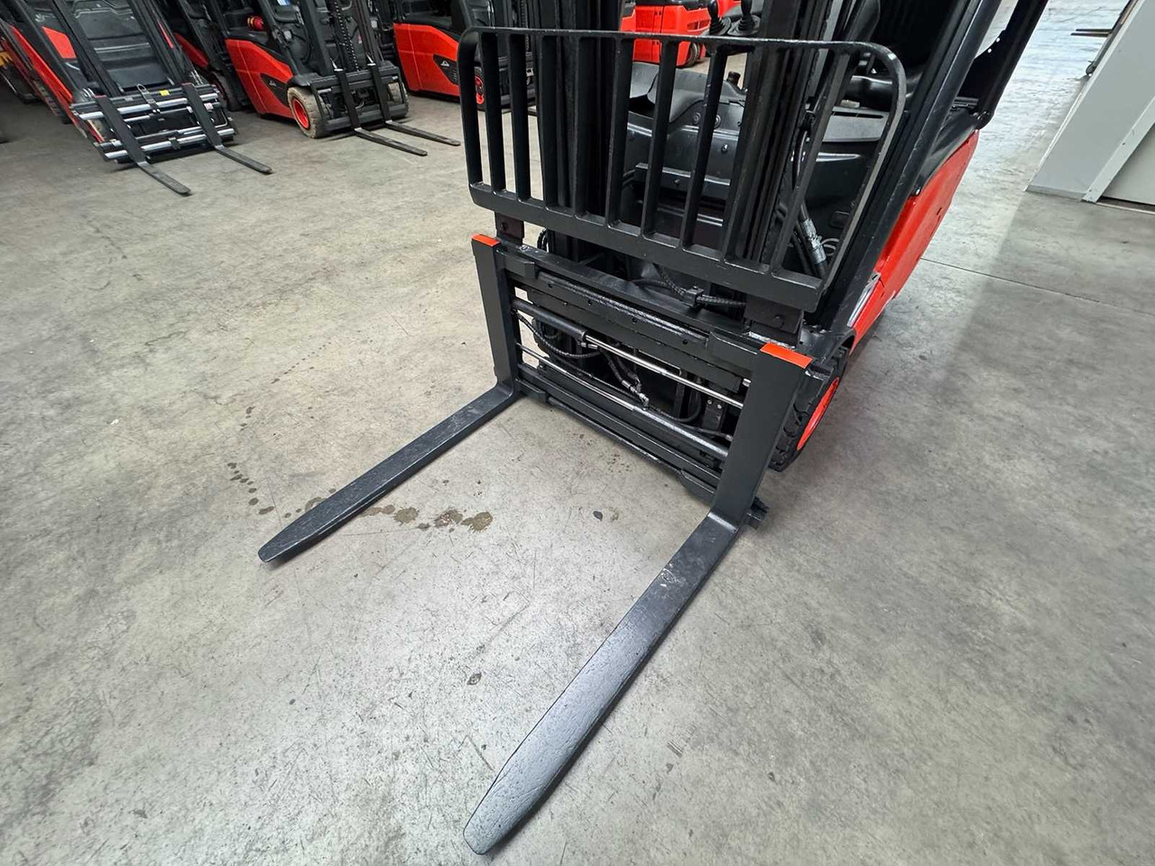 04/2021 LINDE E16 1.600 KG 3.+4. - Viličar: slika 04/2021 LINDE E16 1.600 KG 3.+4. - Viličar 04/2021 LINDE E16 1.600 KG 3.+4. - Viličar: slika 04/2021 LINDE E16 1.600 KG 3.+4. - Viličar