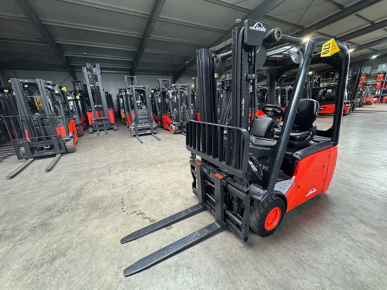 04/2021 LINDE E16 1.600 KG 3.+4. - Viličar: slika 04/2021 LINDE E16 1.600 KG 3.+4. - Viličar 04/2021 LINDE E16 1.600 KG 3.+4. - Viličar: slika 04/2021 LINDE E16 1.600 KG 3.+4. - Viličar