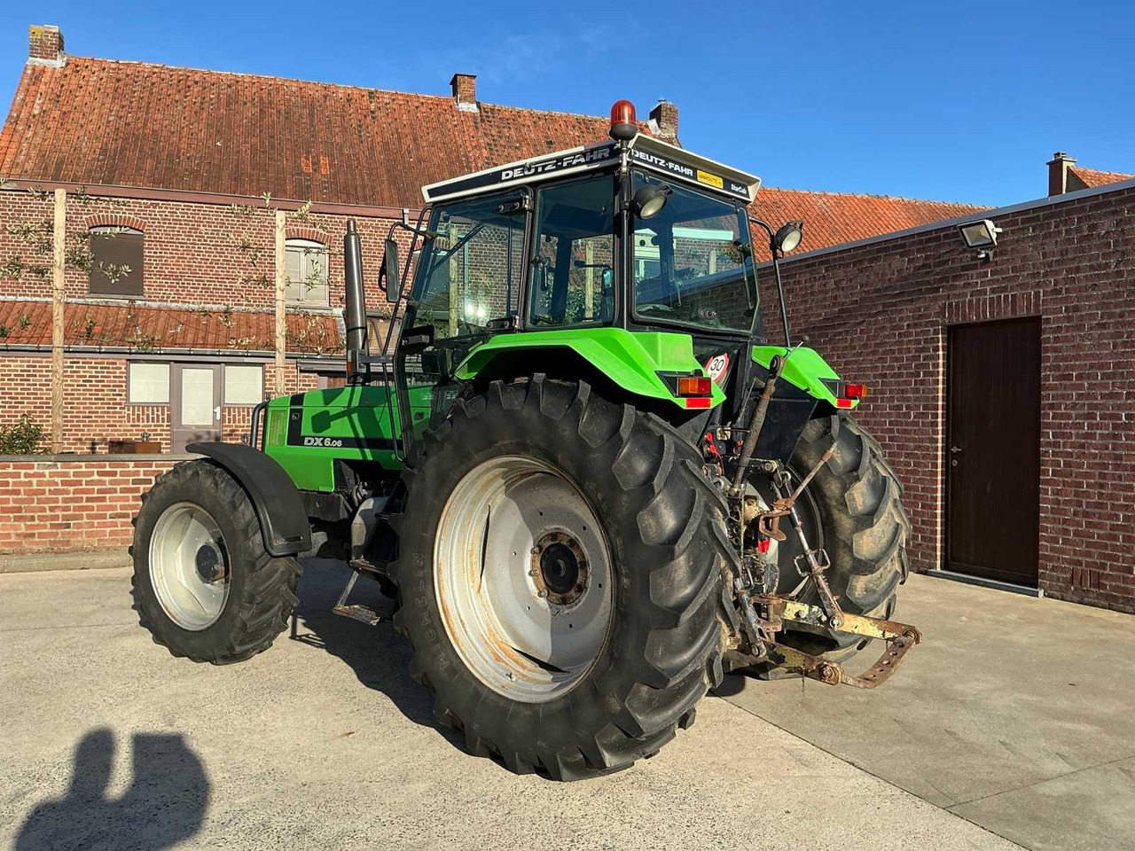 1993 DEUTZ-FAHR DX6.06 ALL-WHEEL DRIVE FARM TRACTOR - Traktor: slika 1993 DEUTZ-FAHR DX6.06 ALL-WHEEL DRIVE FARM TRACTOR - Traktor 1993 DEUTZ-FAHR DX6.06 ALL-WHEEL DRIVE FARM TRACTOR - Traktor: slika 1993 DEUTZ-FAHR DX6.06 ALL-WHEEL DRIVE FARM TRACTOR - Traktor