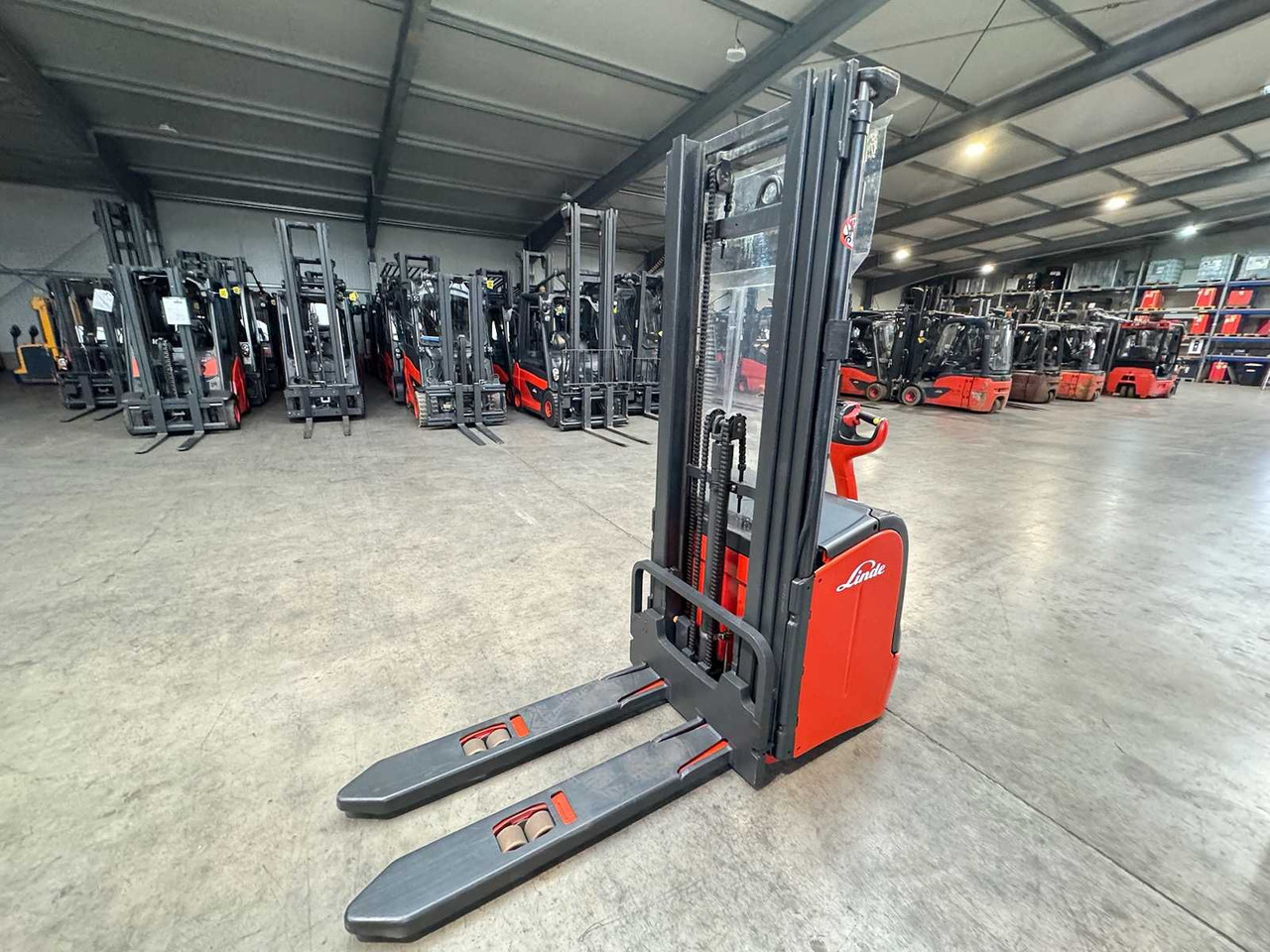 20/2017 SERVICE +UVV 09/2026 LINDE L14 1.400KG TRIPLEX 470CM PALLET TRUCK ANT 3.395 HOURS - Viličar: slika 20/2017 SERVICE +UVV 09/2026 LINDE L14 1.400KG TRIPLEX 470CM PALLET TRUCK ANT 3.395 HOURS - Viličar 20/2017 SERVICE +UVV 09/2026 LINDE L14 1.400KG TRIPLEX 470CM PALLET TRUCK ANT 3.395 HOURS - Viličar: slika 20/2017 SERVICE +UVV 09/2026 LINDE L14 1.400KG TRIPLEX 470CM PALLET TRUCK ANT 3.395 HOURS - Viličar