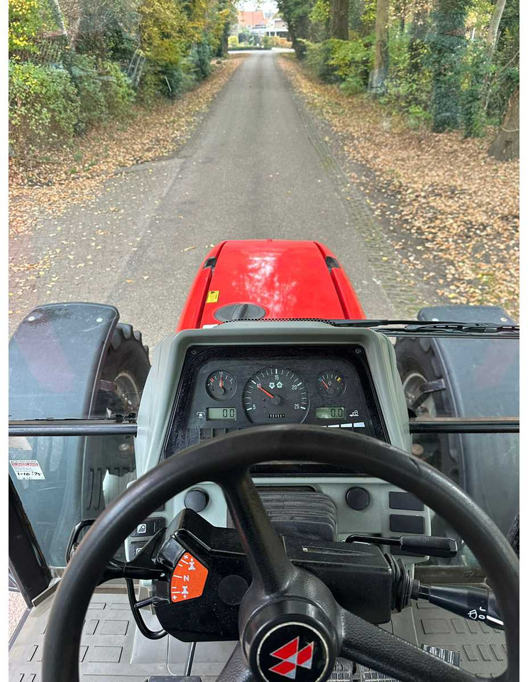 Traktor 2002 MASSEY FERGUSON 6255 FOUR WHEEL DRIVE FARM TRACTOR: slika Traktor 2002 MASSEY FERGUSON 6255 FOUR WHEEL DRIVE FARM TRACTOR