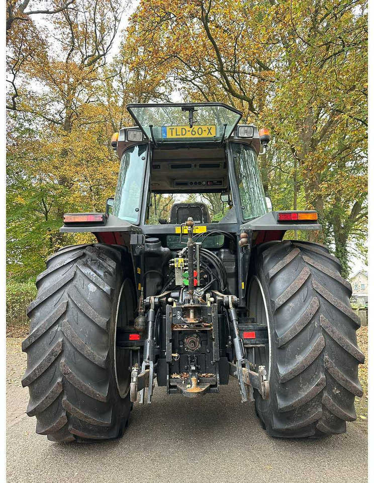 Traktor 2002 MASSEY FERGUSON 6255 FOUR WHEEL DRIVE FARM TRACTOR: slika Traktor 2002 MASSEY FERGUSON 6255 FOUR WHEEL DRIVE FARM TRACTOR