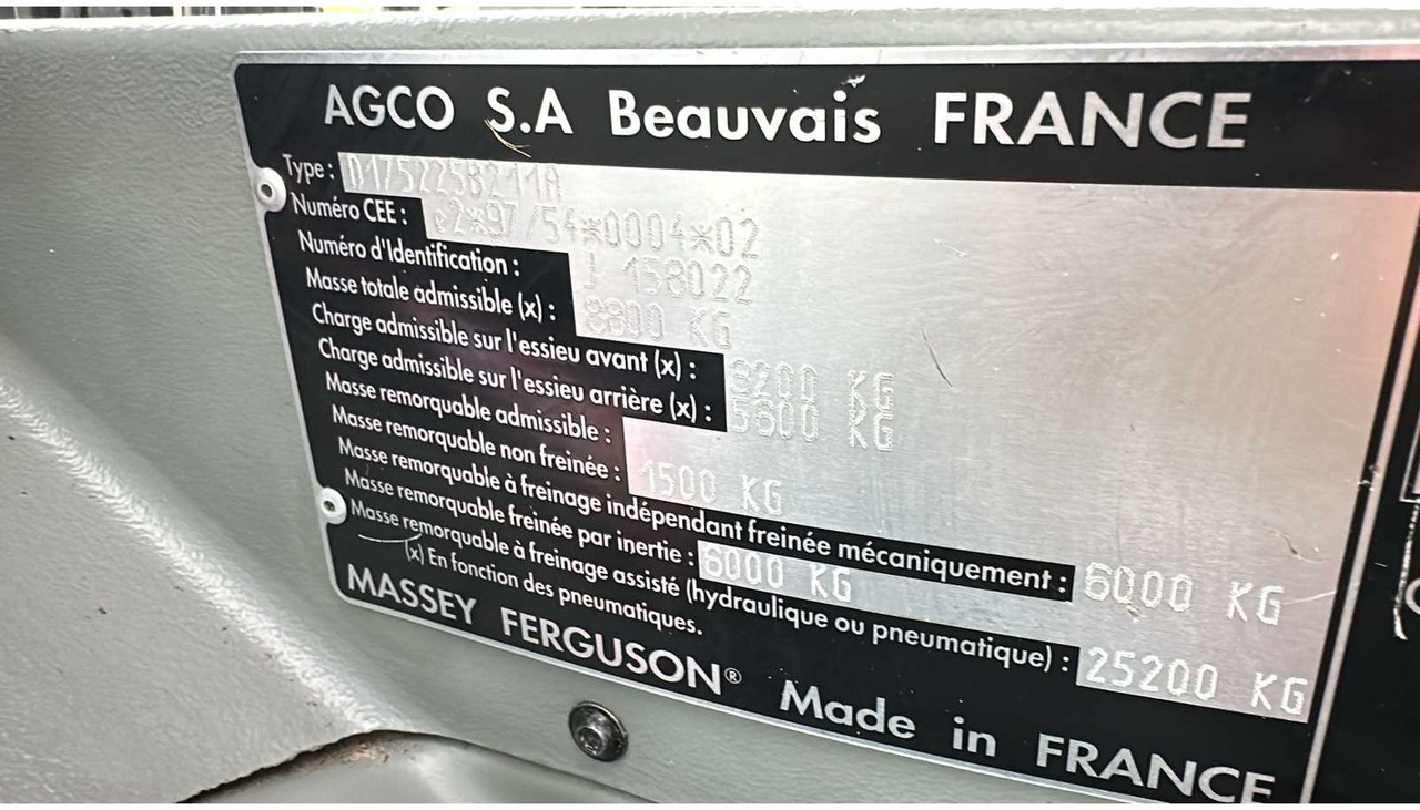 Traktor 2002 MASSEY FERGUSON 6255 FOUR WHEEL DRIVE FARM TRACTOR: slika Traktor 2002 MASSEY FERGUSON 6255 FOUR WHEEL DRIVE FARM TRACTOR