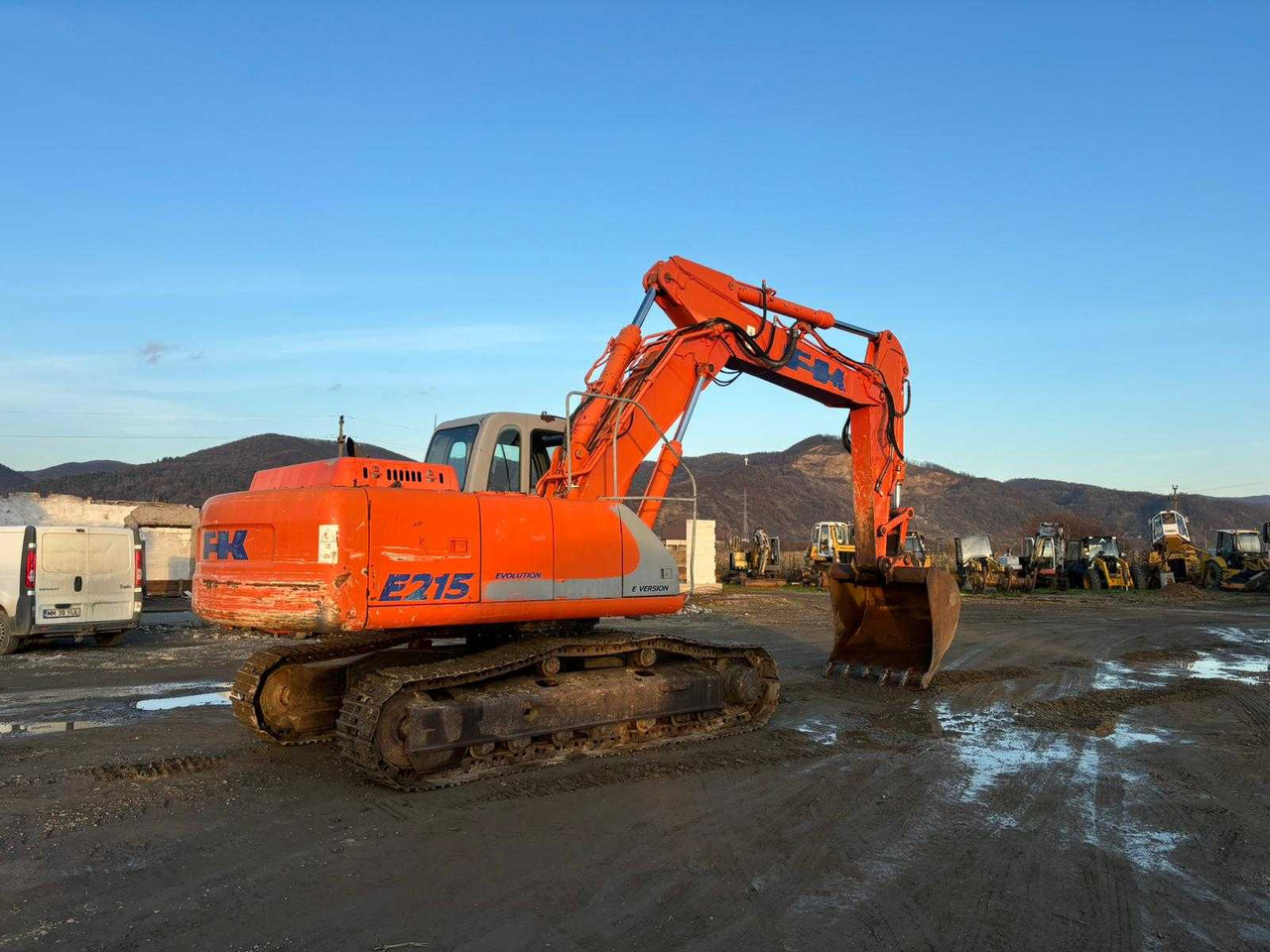 2003 FIAT KOBELCO E215 TRACKED EXCAVATOR - Bager: slika 2003 FIAT KOBELCO E215 TRACKED EXCAVATOR - Bager 2003 FIAT KOBELCO E215 TRACKED EXCAVATOR - Bager: slika 2003 FIAT KOBELCO E215 TRACKED EXCAVATOR - Bager