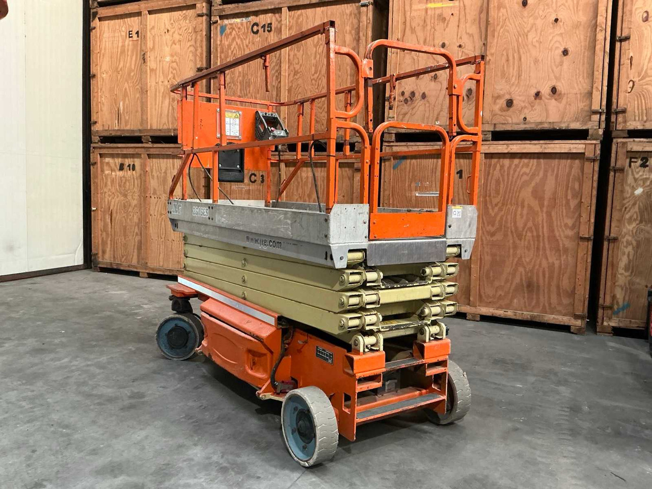 2004 JLG 2646ES SCISSOR LIFT - Podizna platforma: slika 2004 JLG 2646ES SCISSOR LIFT - Podizna platforma 2004 JLG 2646ES SCISSOR LIFT - Podizna platforma: slika 2004 JLG 2646ES SCISSOR LIFT - Podizna platforma