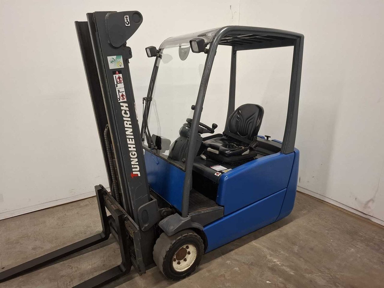 2004 JUNGHEINRICH EFG220 FORKLIFT - Viličar: slika 2004 JUNGHEINRICH EFG220 FORKLIFT - Viličar 2004 JUNGHEINRICH EFG220 FORKLIFT - Viličar: slika 2004 JUNGHEINRICH EFG220 FORKLIFT - Viličar