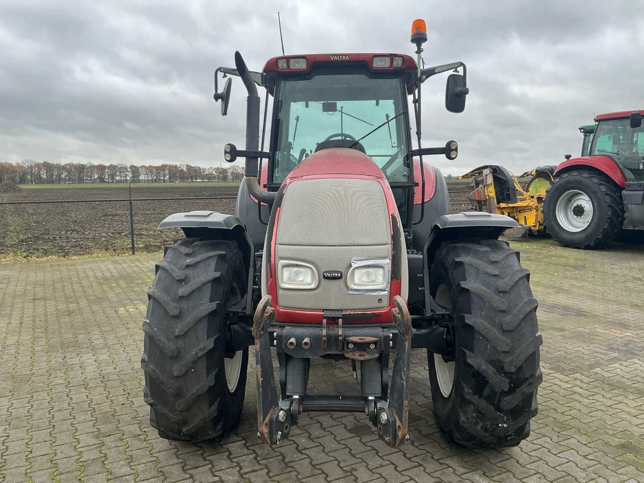 2004 VALTRA T120 ALL-WHEEL DRIVE FARM TRACTOR - Traktor: slika 2004 VALTRA T120 ALL-WHEEL DRIVE FARM TRACTOR - Traktor 2004 VALTRA T120 ALL-WHEEL DRIVE FARM TRACTOR - Traktor: slika 2004 VALTRA T120 ALL-WHEEL DRIVE FARM TRACTOR - Traktor