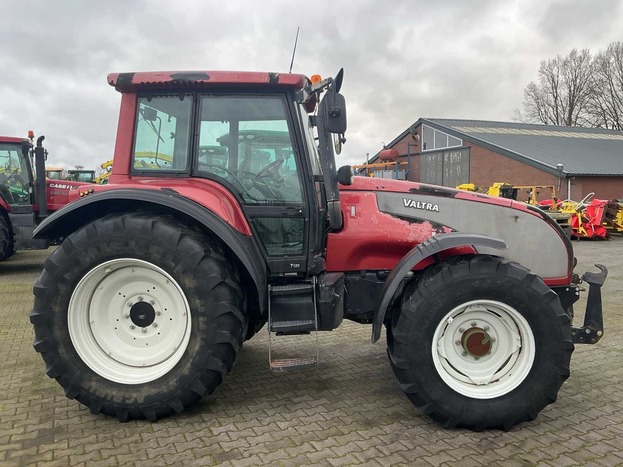 2004 VALTRA T120 ALL-WHEEL DRIVE FARM TRACTOR - Traktor: slika 2004 VALTRA T120 ALL-WHEEL DRIVE FARM TRACTOR - Traktor 2004 VALTRA T120 ALL-WHEEL DRIVE FARM TRACTOR - Traktor: slika 2004 VALTRA T120 ALL-WHEEL DRIVE FARM TRACTOR - Traktor