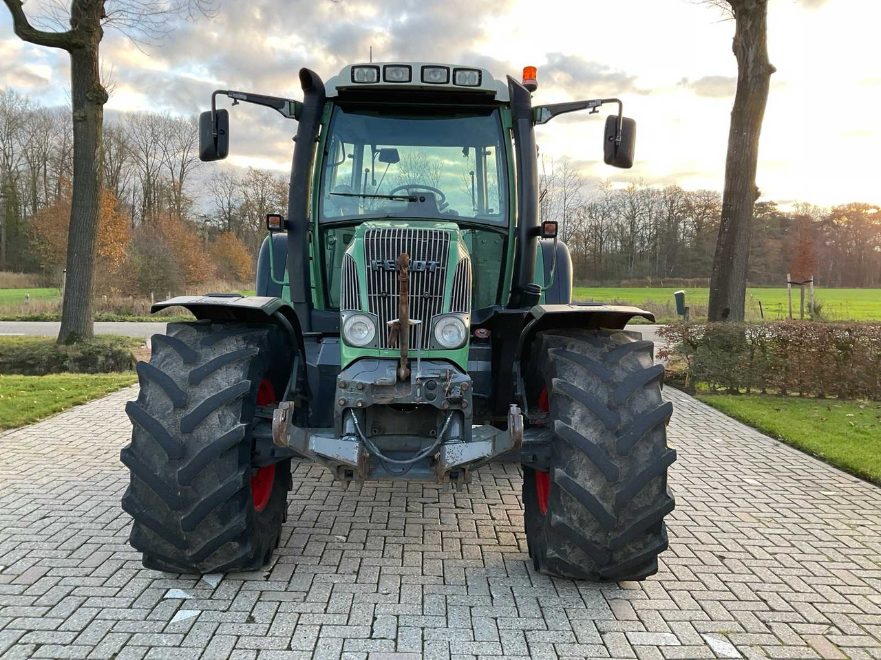 2005 FENDT FARMER 412 VARIO ALL-WHEEL DRIVE FARM TRACTOR - Traktor: slika 2005 FENDT FARMER 412 VARIO ALL-WHEEL DRIVE FARM TRACTOR - Traktor 2005 FENDT FARMER 412 VARIO ALL-WHEEL DRIVE FARM TRACTOR - Traktor: slika 2005 FENDT FARMER 412 VARIO ALL-WHEEL DRIVE FARM TRACTOR - Traktor
