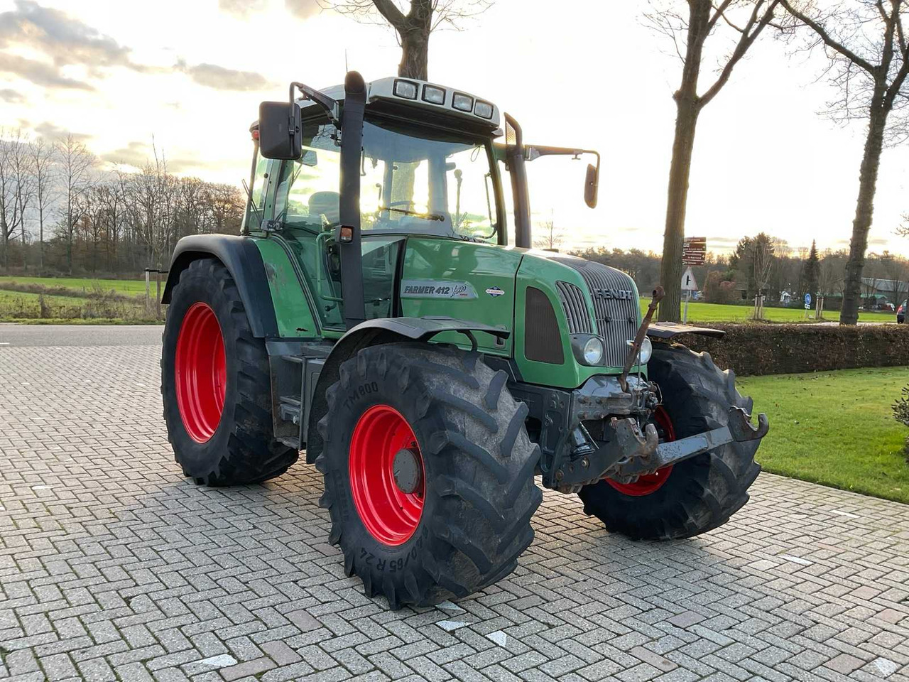 2005 FENDT FARMER 412 VARIO ALL-WHEEL DRIVE FARM TRACTOR - Traktor: slika 2005 FENDT FARMER 412 VARIO ALL-WHEEL DRIVE FARM TRACTOR - Traktor 2005 FENDT FARMER 412 VARIO ALL-WHEEL DRIVE FARM TRACTOR - Traktor: slika 2005 FENDT FARMER 412 VARIO ALL-WHEEL DRIVE FARM TRACTOR - Traktor