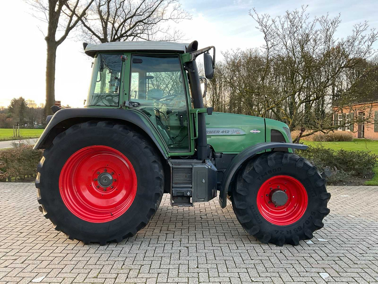 2005 FENDT FARMER 412 VARIO ALL-WHEEL DRIVE FARM TRACTOR - Traktor: slika 2005 FENDT FARMER 412 VARIO ALL-WHEEL DRIVE FARM TRACTOR - Traktor 2005 FENDT FARMER 412 VARIO ALL-WHEEL DRIVE FARM TRACTOR - Traktor: slika 2005 FENDT FARMER 412 VARIO ALL-WHEEL DRIVE FARM TRACTOR - Traktor