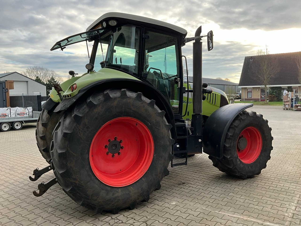 2009 CLAAS ARION 640 A19 FOUR-WHEEL DRIVE FARM TRACTOR - Traktor: slika 2009 CLAAS ARION 640 A19 FOUR-WHEEL DRIVE FARM TRACTOR - Traktor 2009 CLAAS ARION 640 A19 FOUR-WHEEL DRIVE FARM TRACTOR - Traktor: slika 2009 CLAAS ARION 640 A19 FOUR-WHEEL DRIVE FARM TRACTOR - Traktor