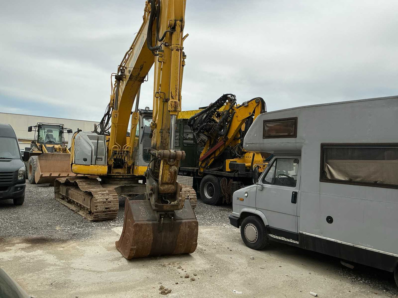 2009 NEW HOLLAND E235BSR-2 CRAWLER EXCAVATOR - Bager: slika 2009 NEW HOLLAND E235BSR-2 CRAWLER EXCAVATOR - Bager 2009 NEW HOLLAND E235BSR-2 CRAWLER EXCAVATOR - Bager: slika 2009 NEW HOLLAND E235BSR-2 CRAWLER EXCAVATOR - Bager