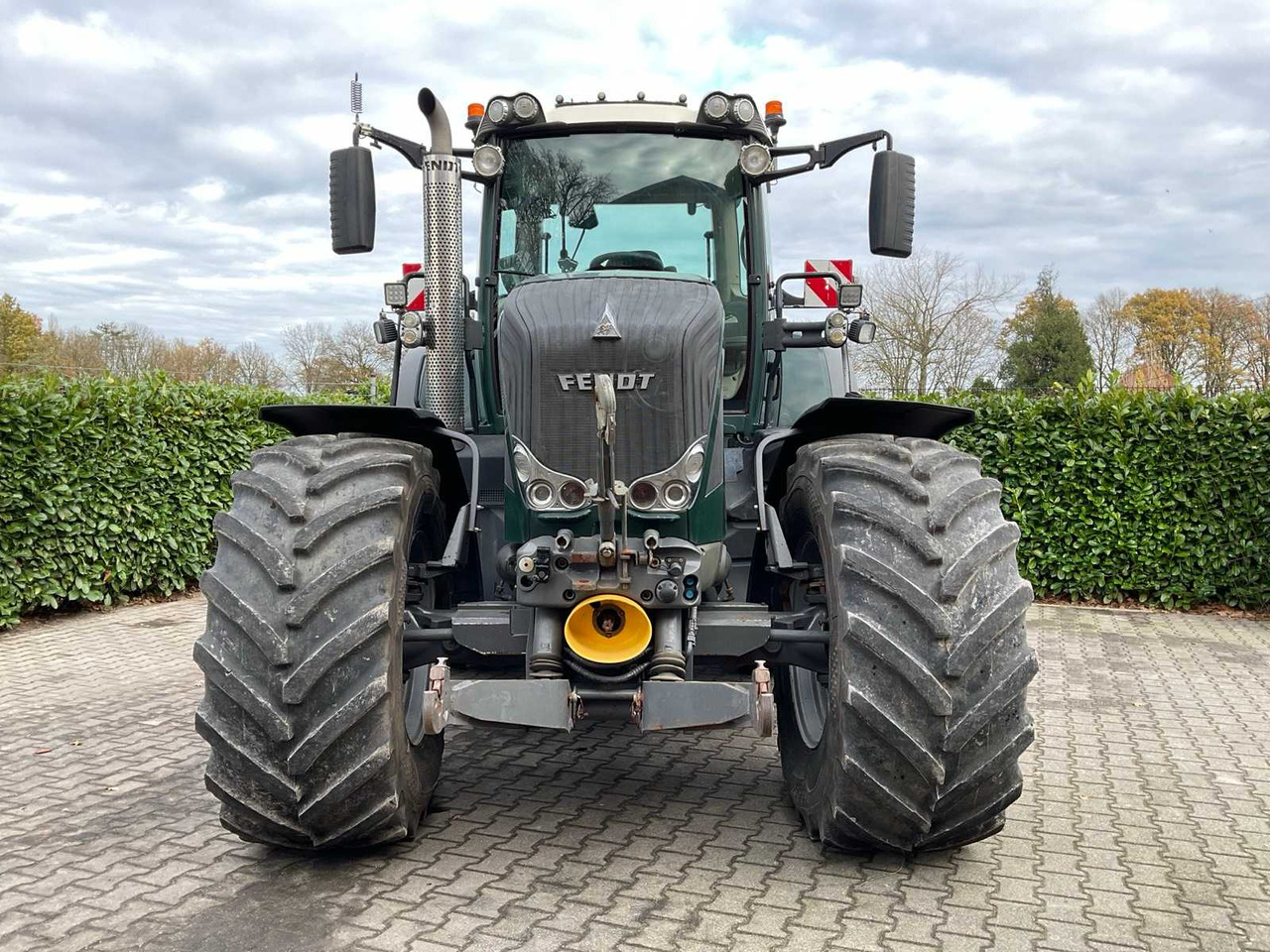 2011 FENDT 826 VARIO ALL-WHEEL DRIVE AGRICULTURAL TRACTOR - Traktor: slika 2011 FENDT 826 VARIO ALL-WHEEL DRIVE AGRICULTURAL TRACTOR - Traktor 2011 FENDT 826 VARIO ALL-WHEEL DRIVE AGRICULTURAL TRACTOR - Traktor: slika 2011 FENDT 826 VARIO ALL-WHEEL DRIVE AGRICULTURAL TRACTOR - Traktor