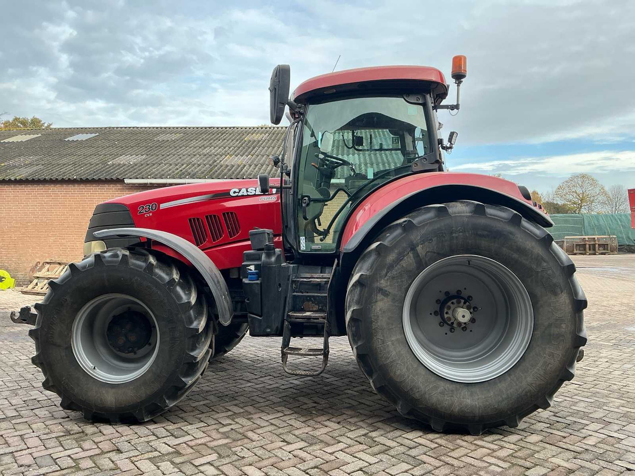 2013 CASE IH CVX 230 FOUR WHEEL DRIVE AGRICULTURAL TRACTROR - Traktor: slika 2013 CASE IH CVX 230 FOUR WHEEL DRIVE AGRICULTURAL TRACTROR - Traktor 2013 CASE IH CVX 230 FOUR WHEEL DRIVE AGRICULTURAL TRACTROR - Traktor: slika 2013 CASE IH CVX 230 FOUR WHEEL DRIVE AGRICULTURAL TRACTROR - Traktor