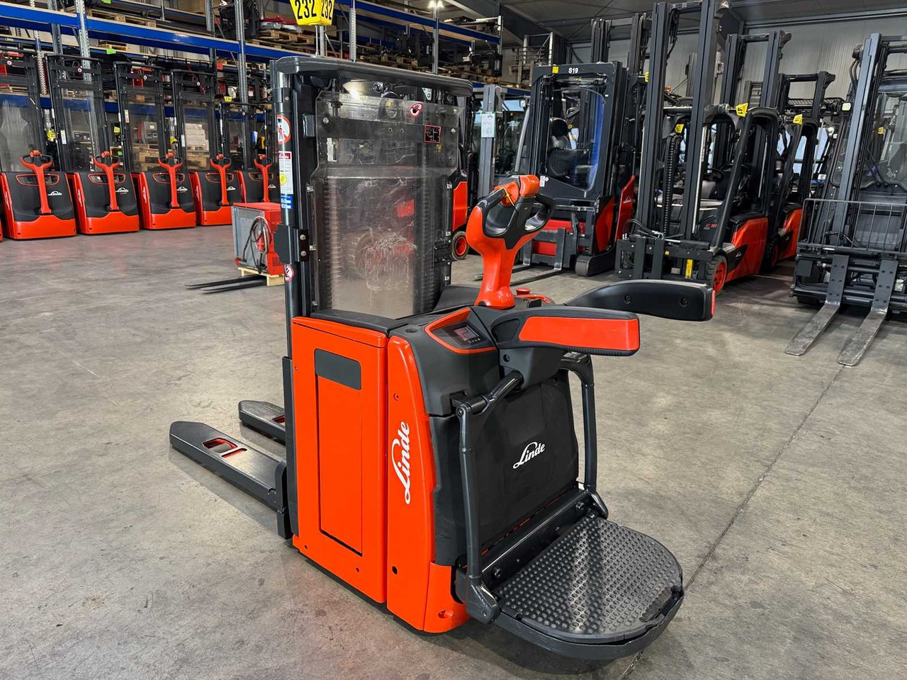 2016 SERVICE + UVV 10/2026 LINDE L14AP EVO 1.400KG SCALE PALLET TRUCK ANT 4.464 HOURS - Viličar: slika 2016 SERVICE + UVV 10/2026 LINDE L14AP EVO 1.400KG SCALE PALLET TRUCK ANT 4.464 HOURS - Viličar 2016 SERVICE + UVV 10/2026 LINDE L14AP EVO 1.400KG SCALE PALLET TRUCK ANT 4.464 HOURS - Viličar: slika 2016 SERVICE + UVV 10/2026 LINDE L14AP EVO 1.400KG SCALE PALLET TRUCK ANT 4.464 HOURS - Viličar