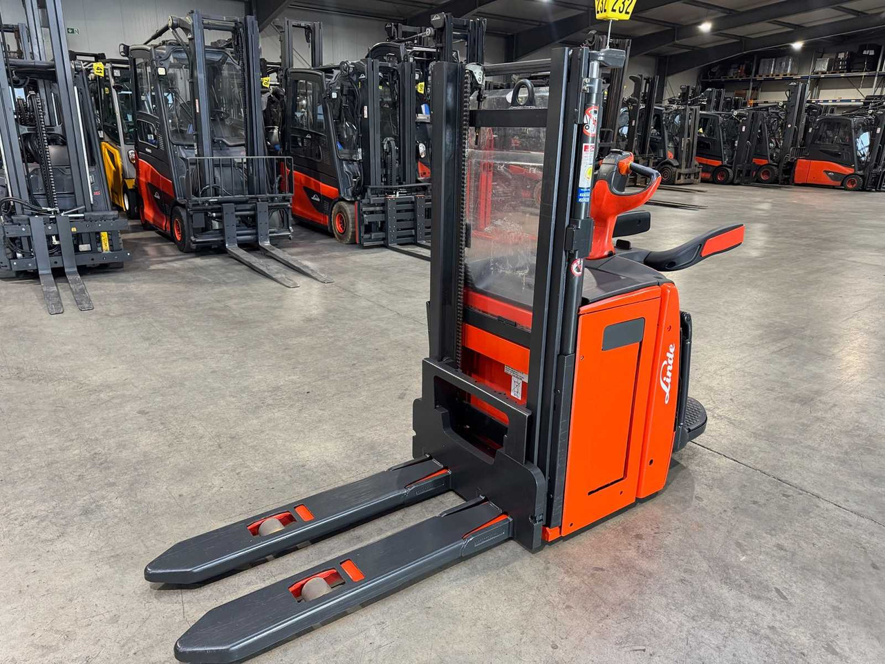 2016 SERVICE + UVV 10/2026 LINDE L14AP EVO 1.400KG SCALE PALLET TRUCK ANT 4.464 HOURS - Viličar: slika 2016 SERVICE + UVV 10/2026 LINDE L14AP EVO 1.400KG SCALE PALLET TRUCK ANT 4.464 HOURS - Viličar 2016 SERVICE + UVV 10/2026 LINDE L14AP EVO 1.400KG SCALE PALLET TRUCK ANT 4.464 HOURS - Viličar: slika 2016 SERVICE + UVV 10/2026 LINDE L14AP EVO 1.400KG SCALE PALLET TRUCK ANT 4.464 HOURS - Viličar