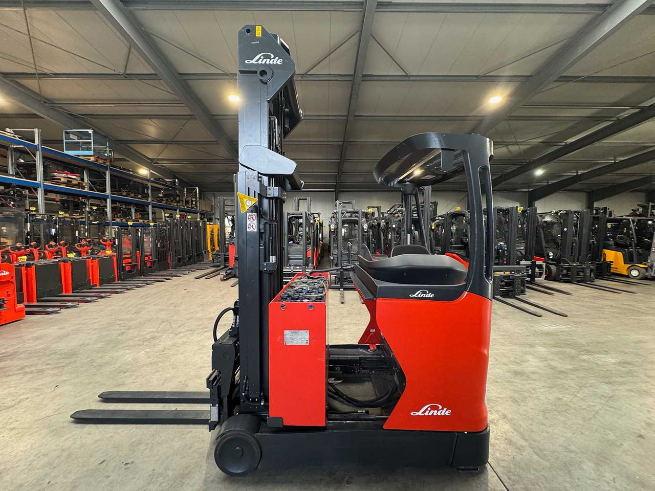 2017 LINDE R16 1.600KG TRIPLEX 700CM FORK ADJUSTER FORKLIFT ELECTRIC FORKLIFT REACH TRUCK - Viličar: slika 2017 LINDE R16 1.600KG TRIPLEX 700CM FORK ADJUSTER FORKLIFT ELECTRIC FORKLIFT REACH TRUCK - Viličar 2017 LINDE R16 1.600KG TRIPLEX 700CM FORK ADJUSTER FORKLIFT ELECTRIC FORKLIFT REACH TRUCK - Viličar: slika 2017 LINDE R16 1.600KG TRIPLEX 700CM FORK ADJUSTER FORKLIFT ELECTRIC FORKLIFT REACH TRUCK - Viličar