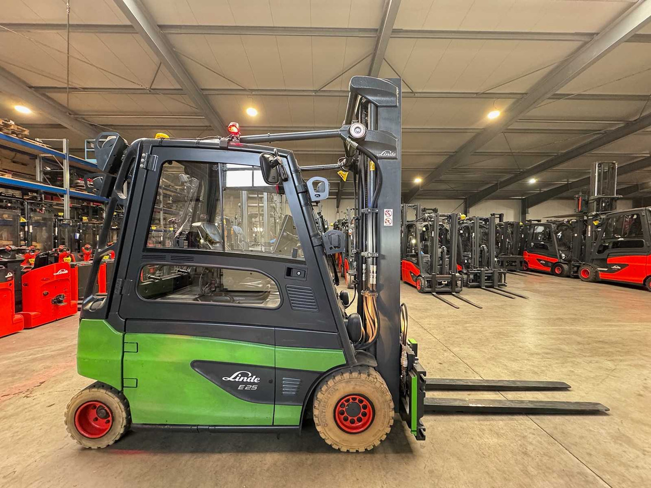 Viličar 2017 SERVICE + UVV 07/2026 LINDE E25L 2.500KG EVO 3.+4.: slika Viličar 2017 SERVICE + UVV 07/2026 LINDE E25L 2.500KG EVO 3.+4. Viličar 2017 SERVICE + UVV 07/2026 LINDE E25L 2.500KG EVO 3.+4.: slika Viličar 2017 SERVICE + UVV 07/2026 LINDE E25L 2.500KG EVO 3.+4.